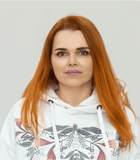 yulia odincova, head of the recruiting department at academy smart, in colour